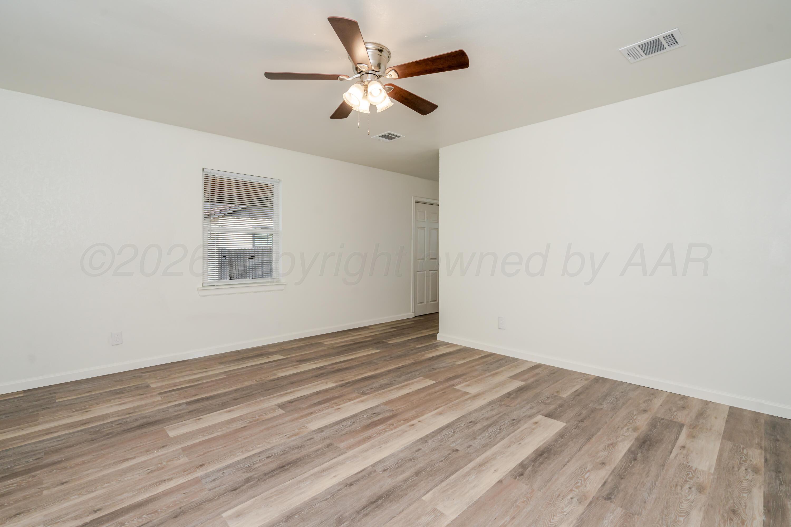 4403 South Travis Street Amarillo, TX 79110 - Photo 4 of 18 4403 S. Travis--4