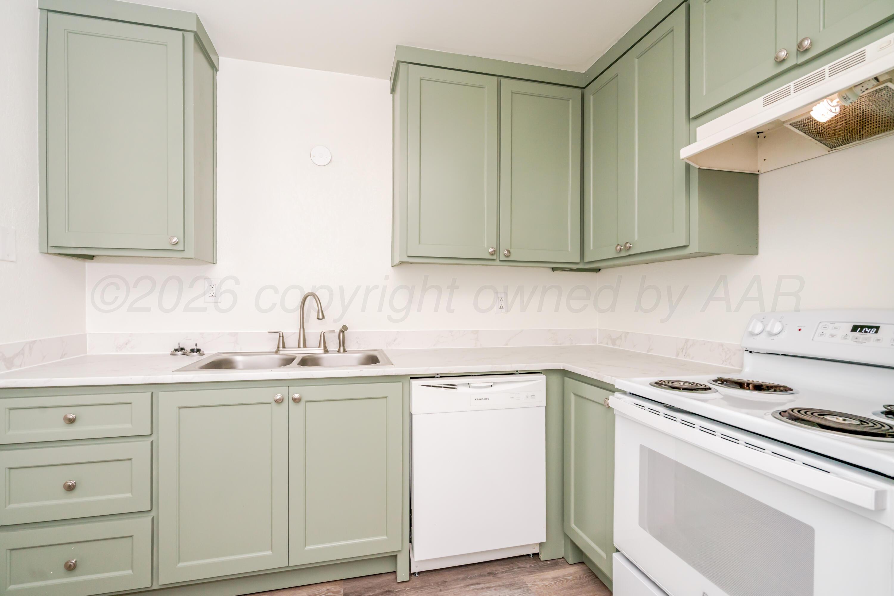 4403 South Travis Street Amarillo, TX 79110 - Photo 8 of 18 4403 S. Travis--9