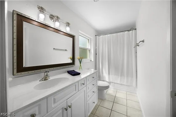 $437,500 | 8512 Chatham Street, Fort Myers, FL 33907