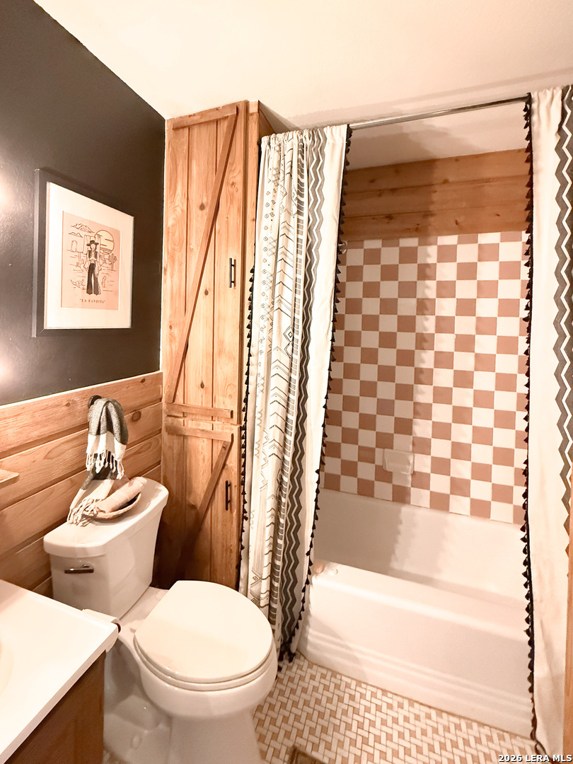 2828 2nd Street Pleasanton, TX 78064 - Photo 19 of 48 a bathroom with a toilet and a shower