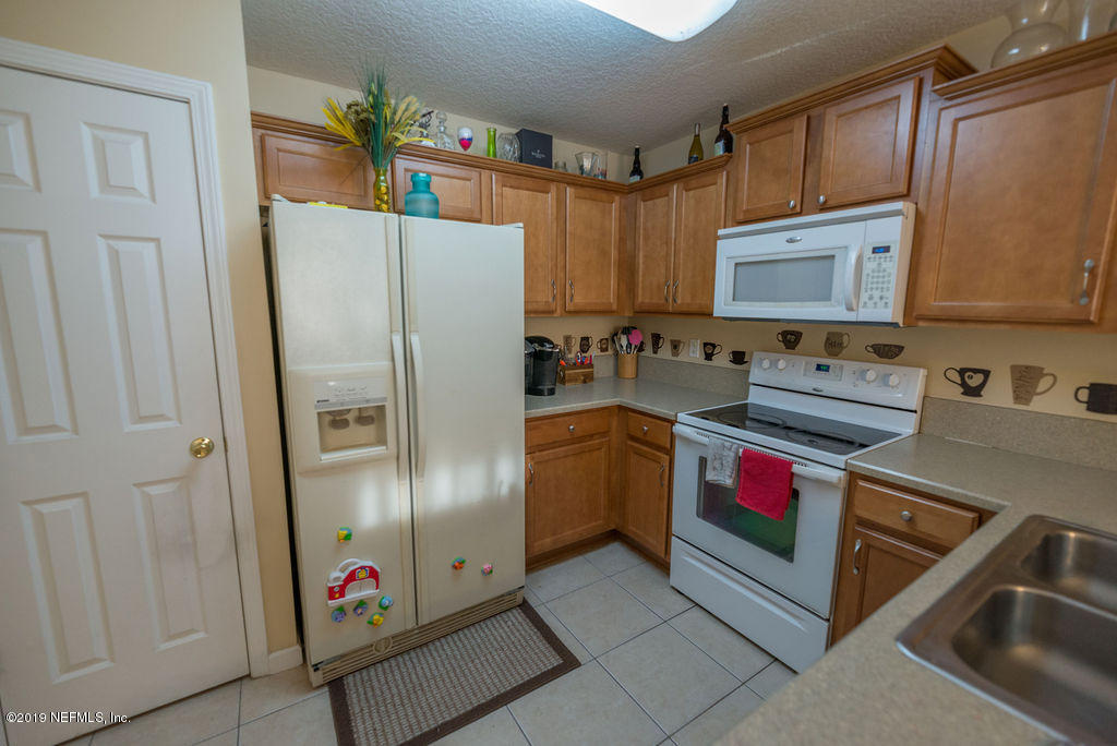 9171 Raptor Drive Jacksonville, FL 32221 - Photo 4 of 13 a kitchen with refrigerator and a sink