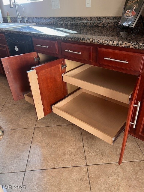2764 Craigmillar Street Henderson, NV 89044 - Photo 10 of 24 Kitchen Cabinets with "pull-outs."