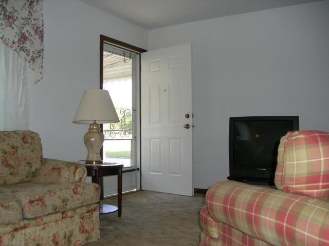 1675 East Cooke Road Columbus, OH 43224 - Photo 2 of 8 Gallery Image 2