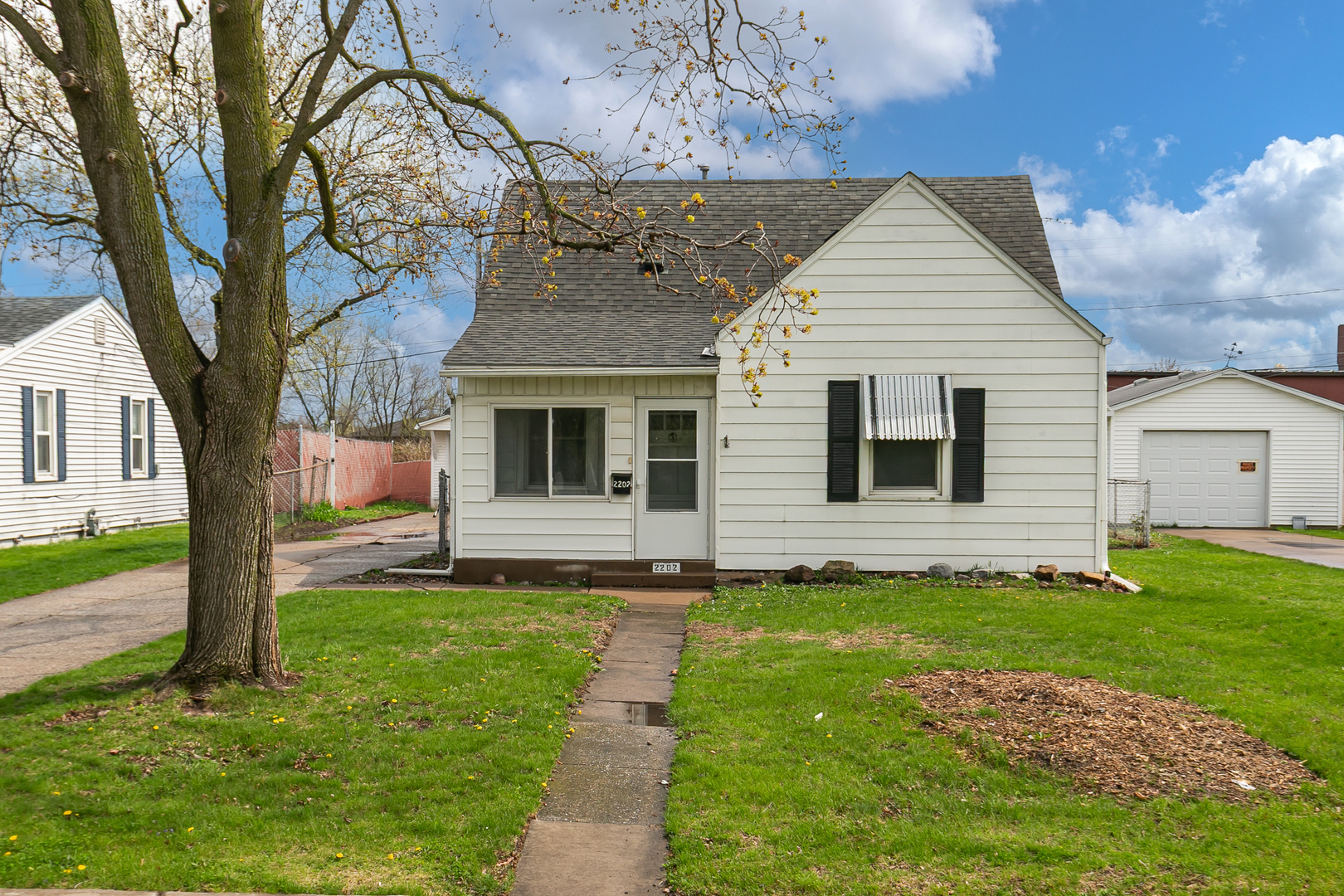 2202 46th Street Moline, IL 61265 - Photo 1 of 32 Gallery Image 1