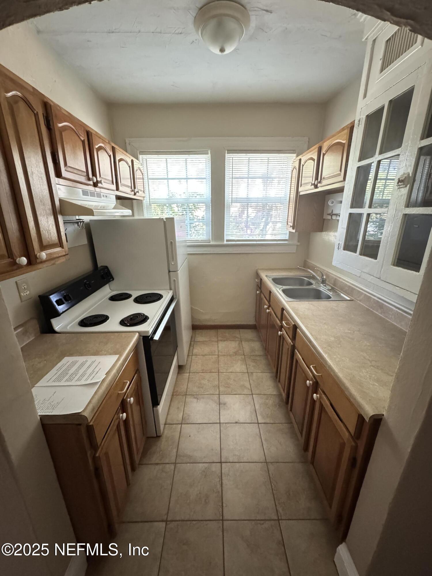 2056 Post Street, Unit 1 Jacksonville, FL 32204 - Photo 2 of 10 a kitchen with a stove a refrigerator and a stove top oven