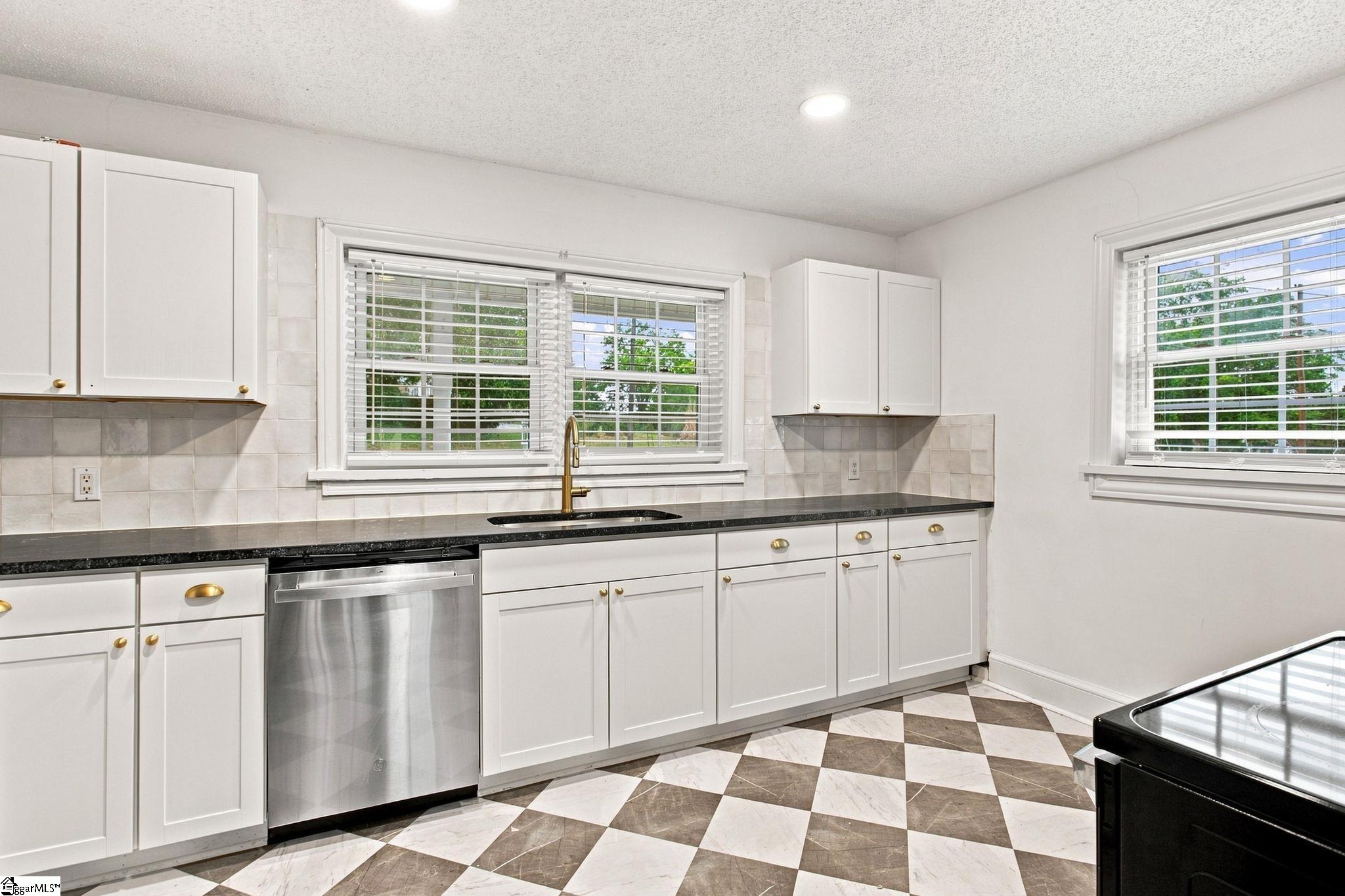 816 Chick Springs Road Taylors, SC 29687 - Photo 10 of 21 Gallery Image 10