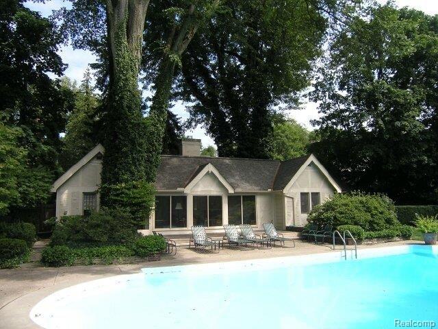 94 Cloverly Road Grosse Pointe, MI 48236 - Photo 21 of 25 Pool House