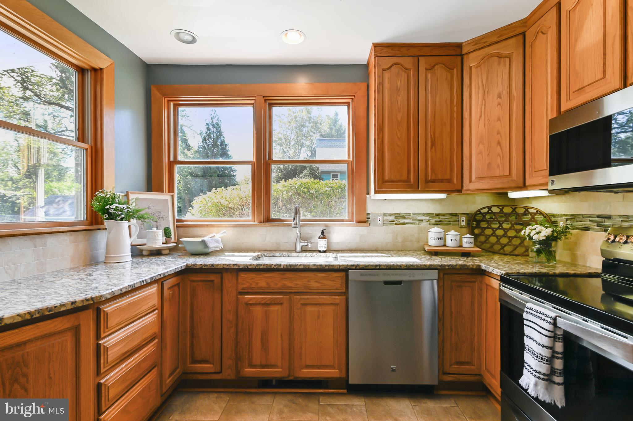 65 Church Road Arnold, MD 21012 - Photo 7 of 58 Bright and airy kitchen