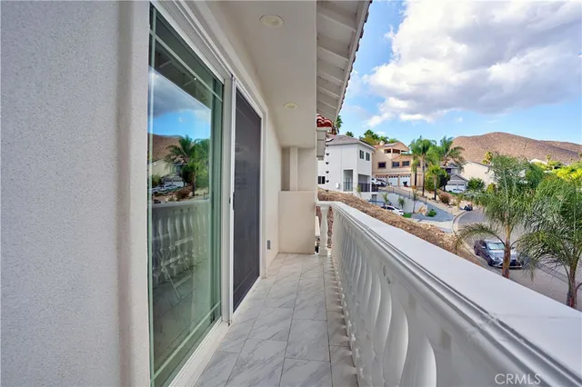 a en suite bathroom with a shower