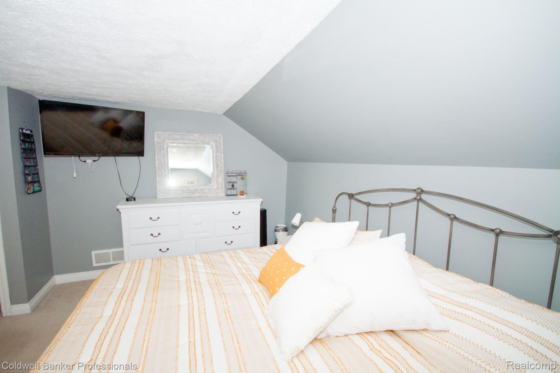 10401 Maple Road Hartland, MI 48353 - Photo 45 of 50 Maple (48).jpg