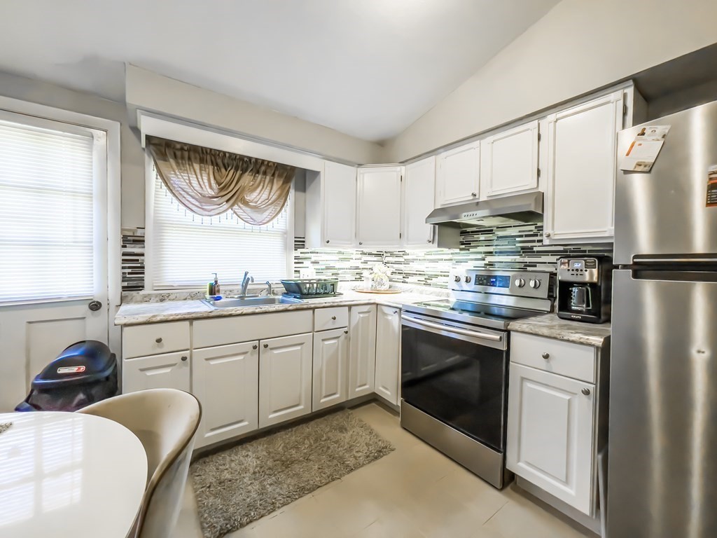 6 South Chatham Street Springfield, MA 01109 - Photo 5 of 27 Gallery Image 5