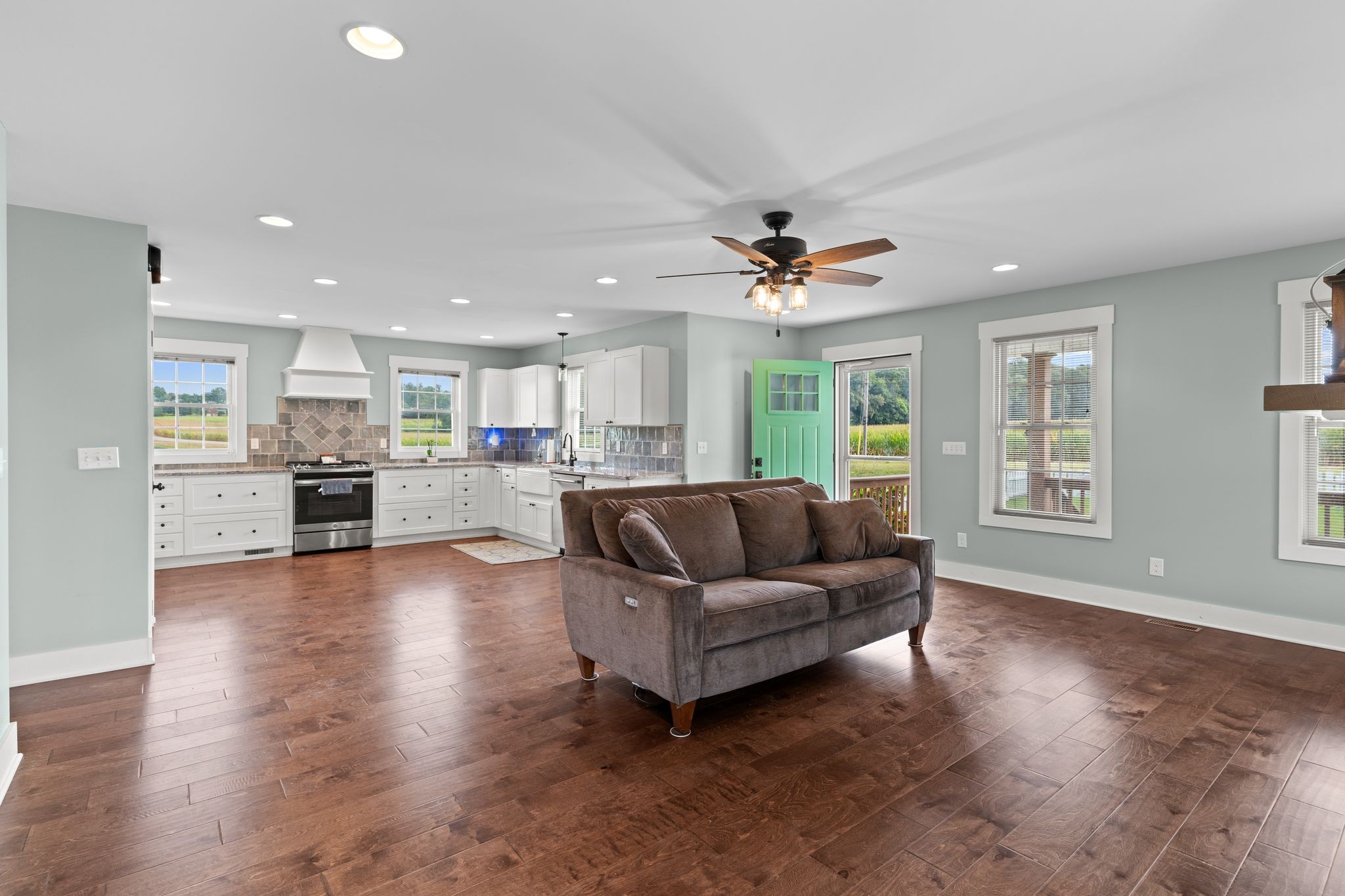 5216 Highway 161 Springfield, TN 37172 - Photo 11 of 31 a living room with furniture and kitchen view