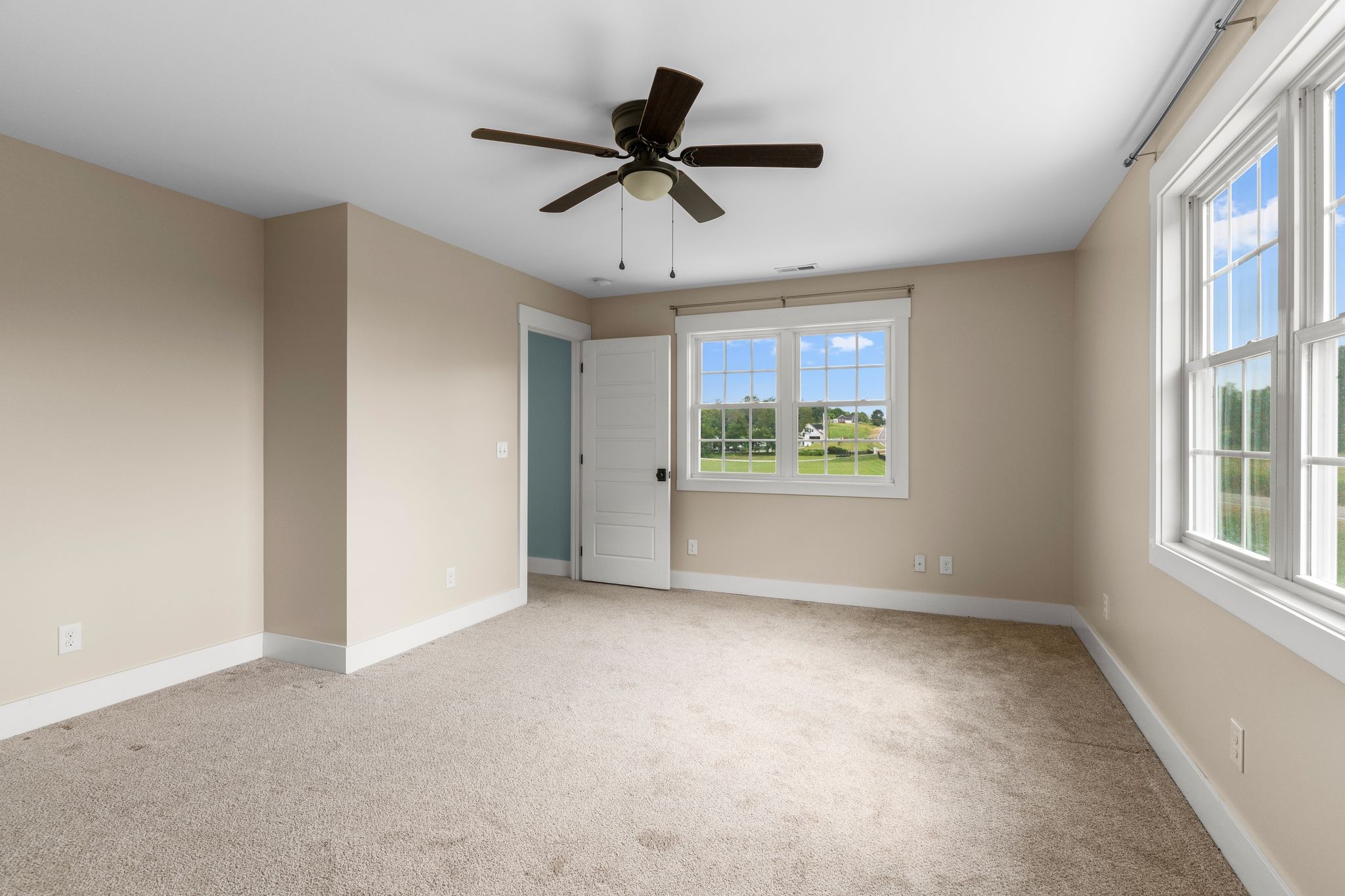 5216 Highway 161 Springfield, TN 37172 - Photo 12 of 31 a view of an empty room with a window