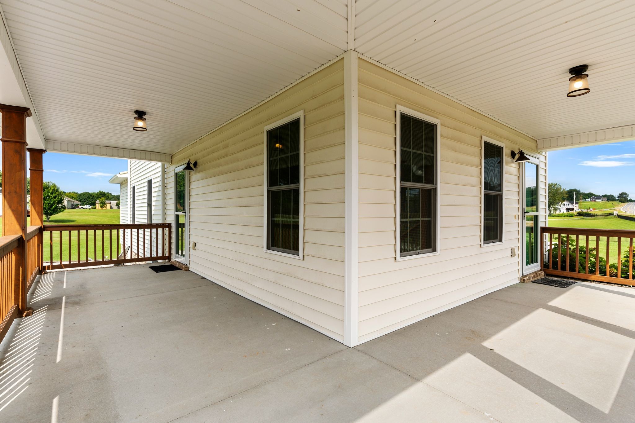 5216 Highway 161 Springfield, TN 37172 - Photo 4 of 31 a view of a porch with a table and chairs