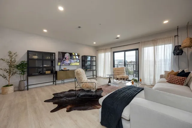 $6,995 | 635 7th Avenue South, Unit 311, Nashville, TN 37203