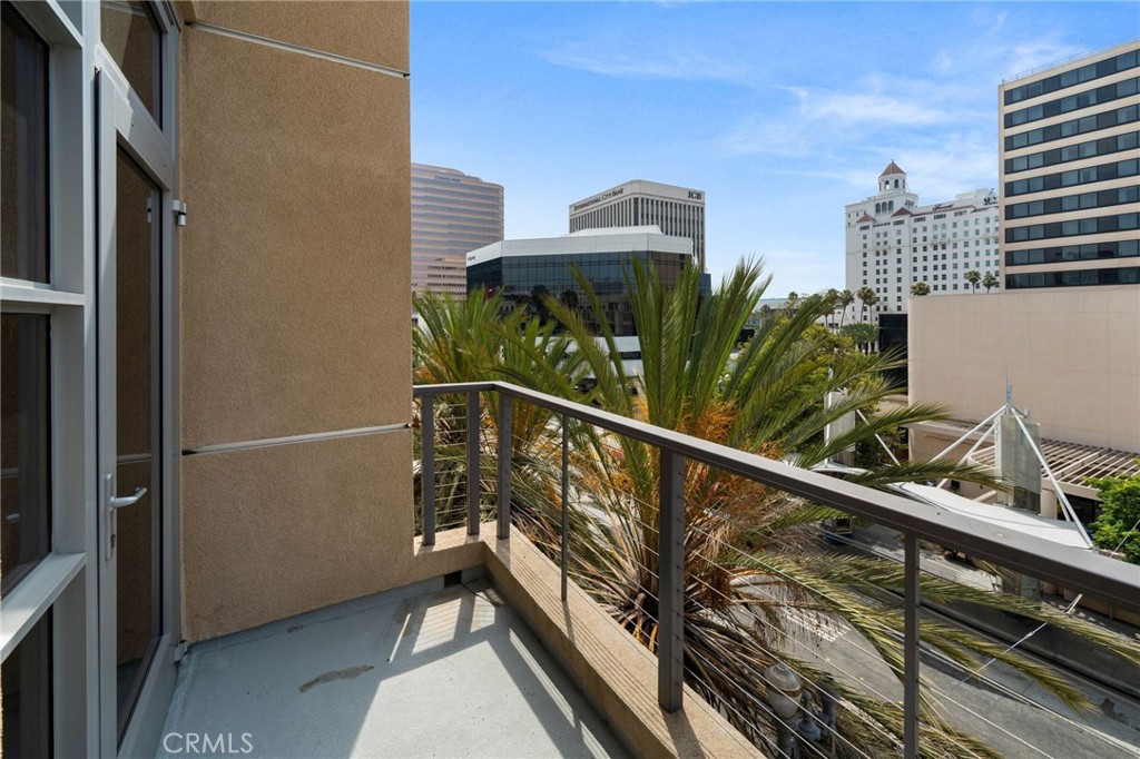 133 The, Unit 404 Long Beach, CA 90802 - Photo 17 of 25 a view of balcony with furniture