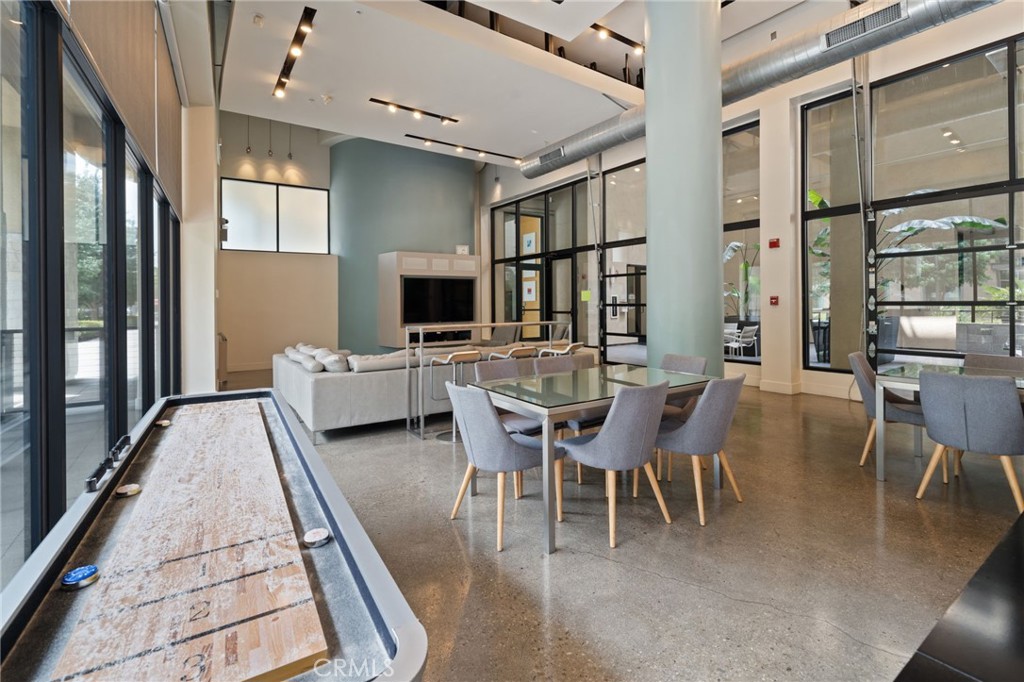 133 The, Unit 404 Long Beach, CA 90802 - Photo 20 of 25 a view of a dining room with furniture