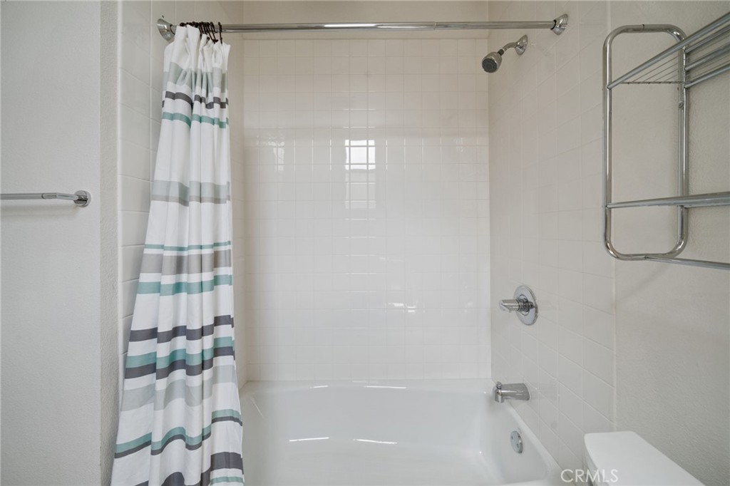 133 The, Unit 404 Long Beach, CA 90802 - Photo 10 of 25 a bathroom with a shower