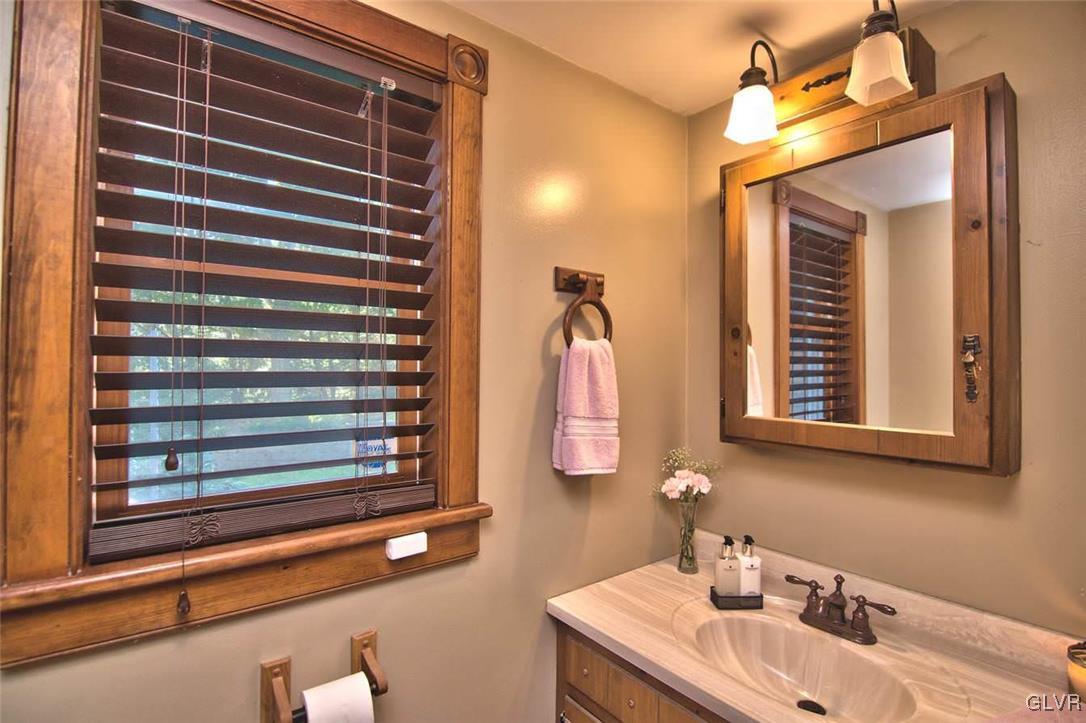 204 Miller Road Stroudsburg, PA 18360 - Photo 18 of 50 1st Flr Half Bath