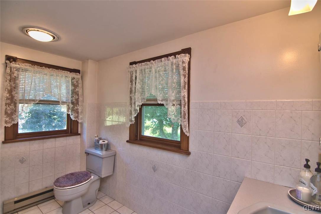 204 Miller Road Stroudsburg, PA 18360 - Photo 36 of 50 Main Full Bathroom