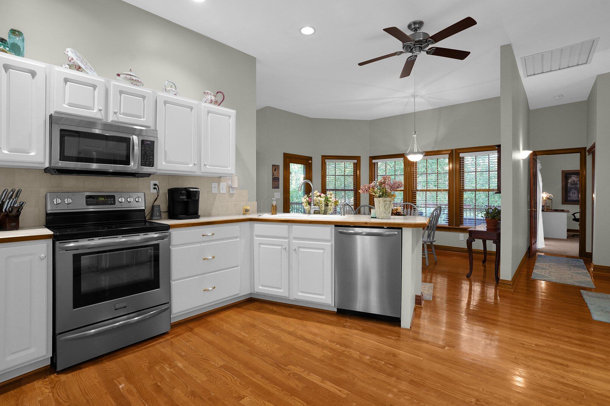 9120 York Road Southwest Etna, OH 43062 - Photo 15 of 42 Kitchen