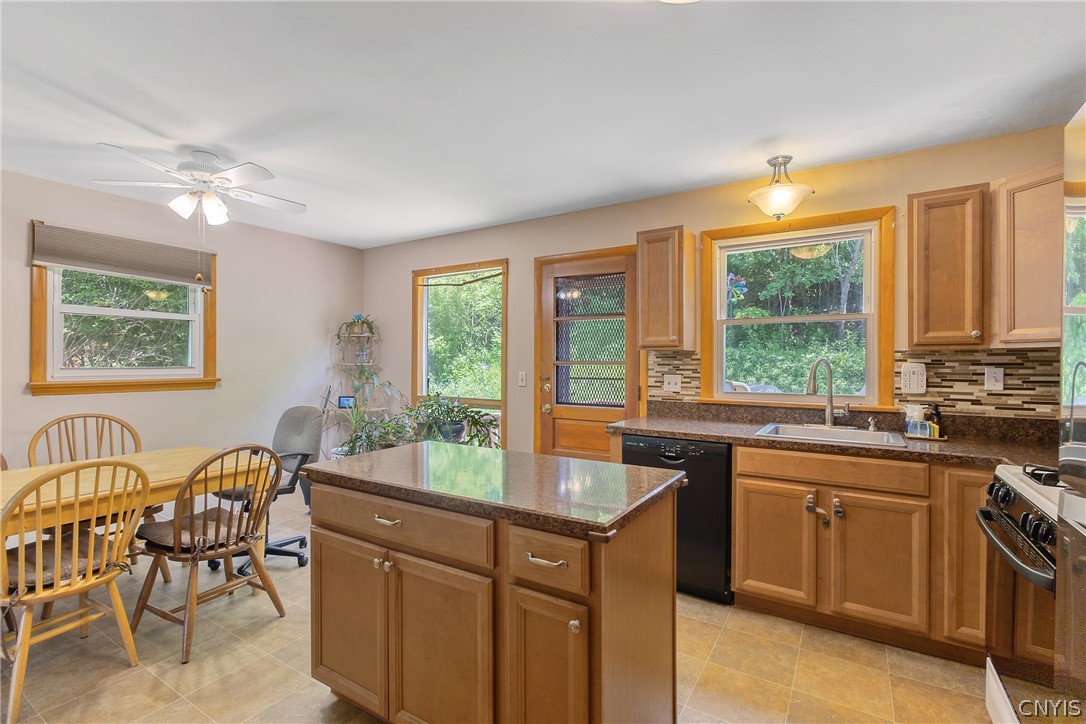 3659 Warners Road Camillus, NY 13209 - Photo 14 of 35