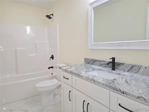 $298,900 | 15 Concorde Court, Benton, MO 63736