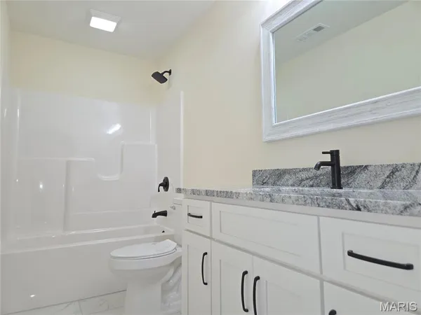 $298,900 | 15 Concorde Court, Benton, MO 63736