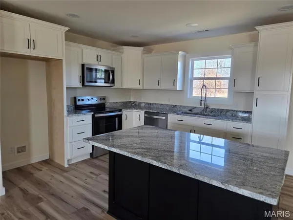 $298,900 | 15 Concorde Court, Benton, MO 63736