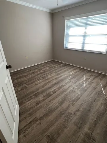 a view of empty room with window