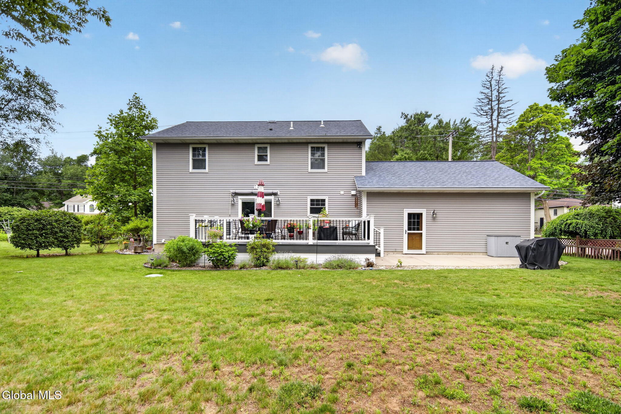 329 East Campbell Road Rotterdam, NY 12303 - Photo 33 of 39 Exterior 09