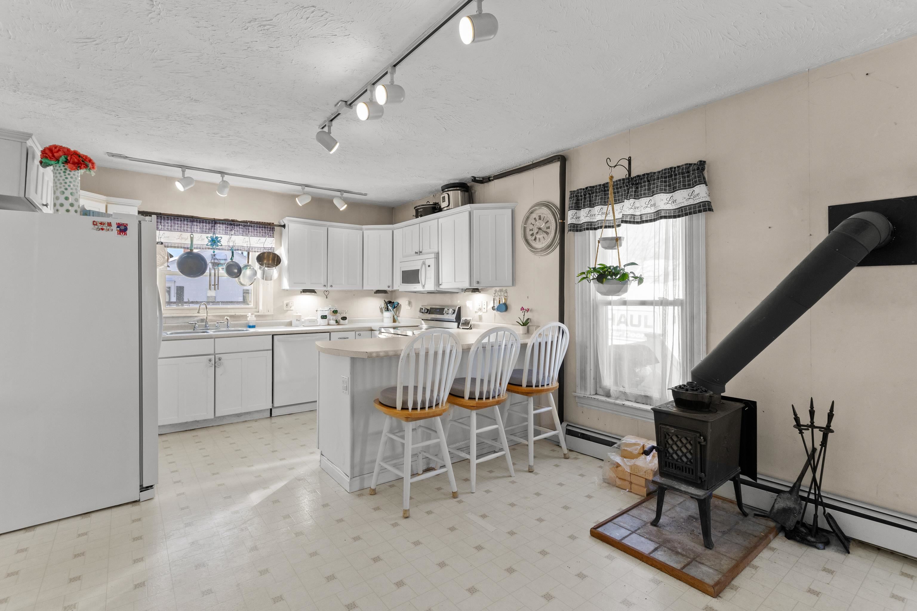 148 Cypress Street Manchester, NH 03103 - Photo 14 of 42