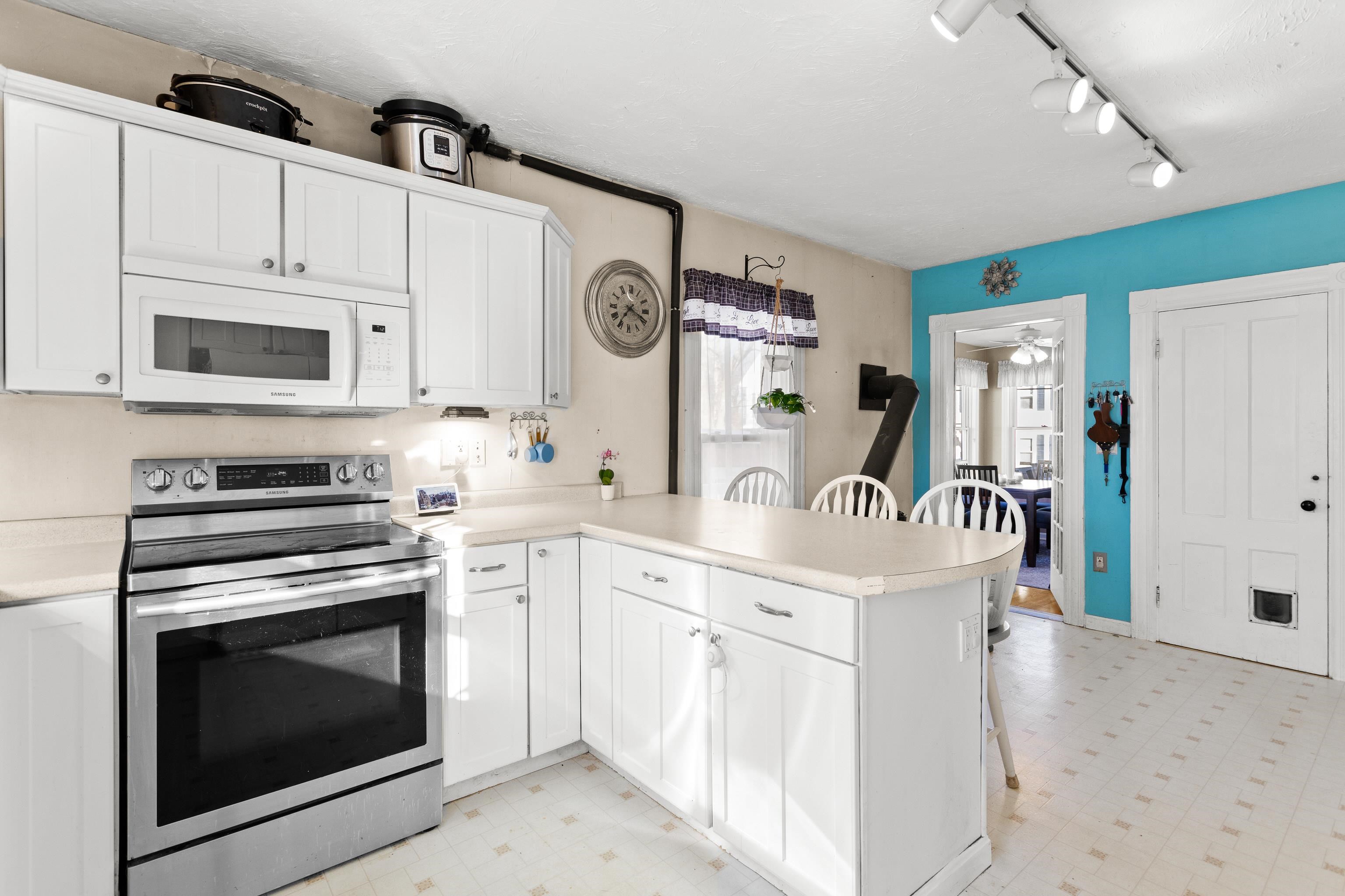 148 Cypress Street Manchester, NH 03103 - Photo 17 of 42