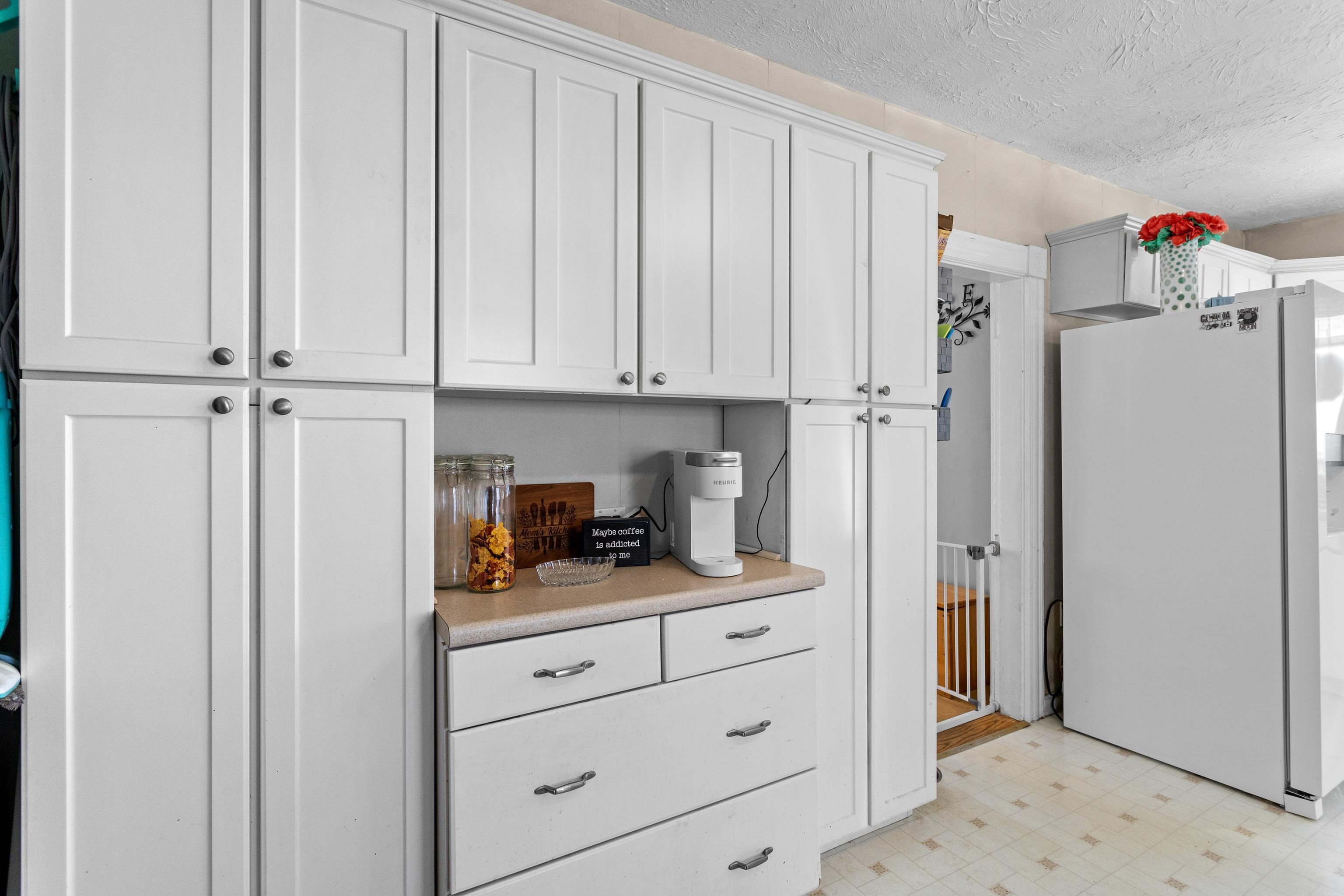 148 Cypress Street Manchester, NH 03103 - Photo 22 of 42