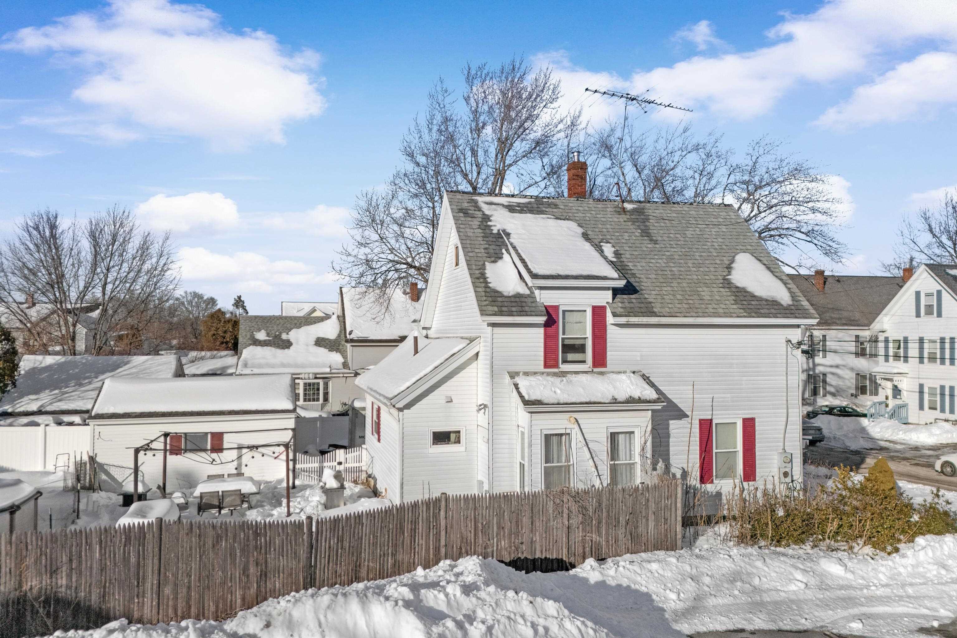 148 Cypress Street Manchester, NH 03103 - Photo 5 of 42