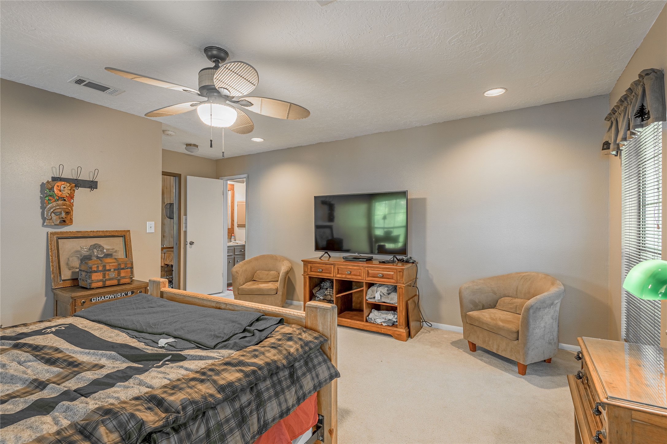 109 Hill Top Road Huntsville, TX 77320 - Photo 18 of 38 a bedroom with a bed and furniture
