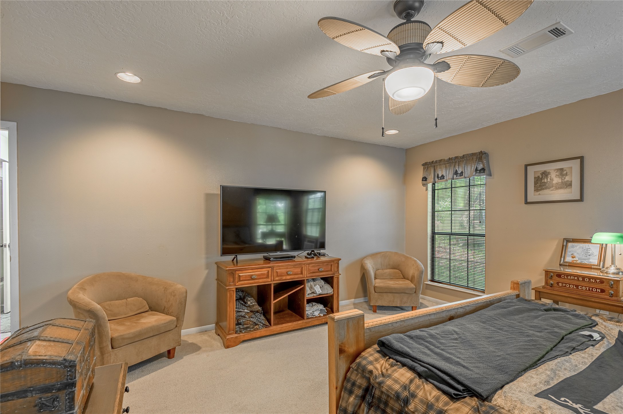 109 Hill Top Road Huntsville, TX 77320 - Photo 19 of 38 a living room with furniture a flat screen tv and a window