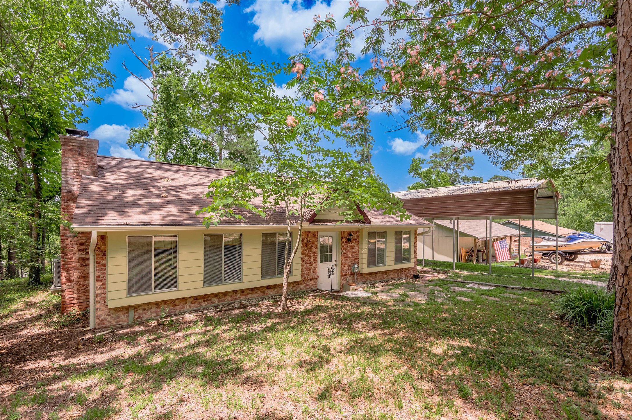 109 Hill Top Road Huntsville, TX 77320 - Photo 5 of 38 front view of a house with a tree