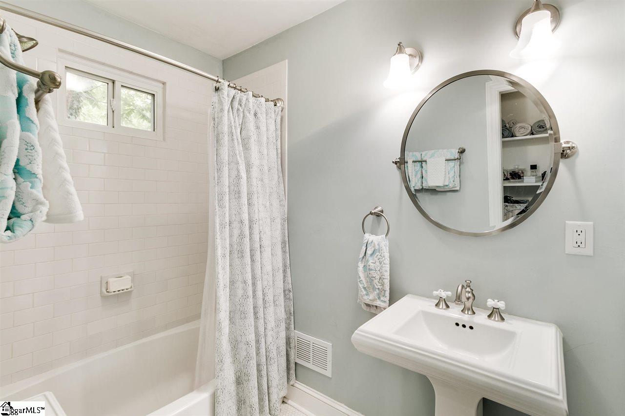 315 Grove Road Greenville, SC 29605 - Photo 14 of 18