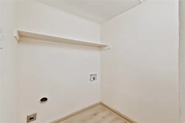 a view of a utility room