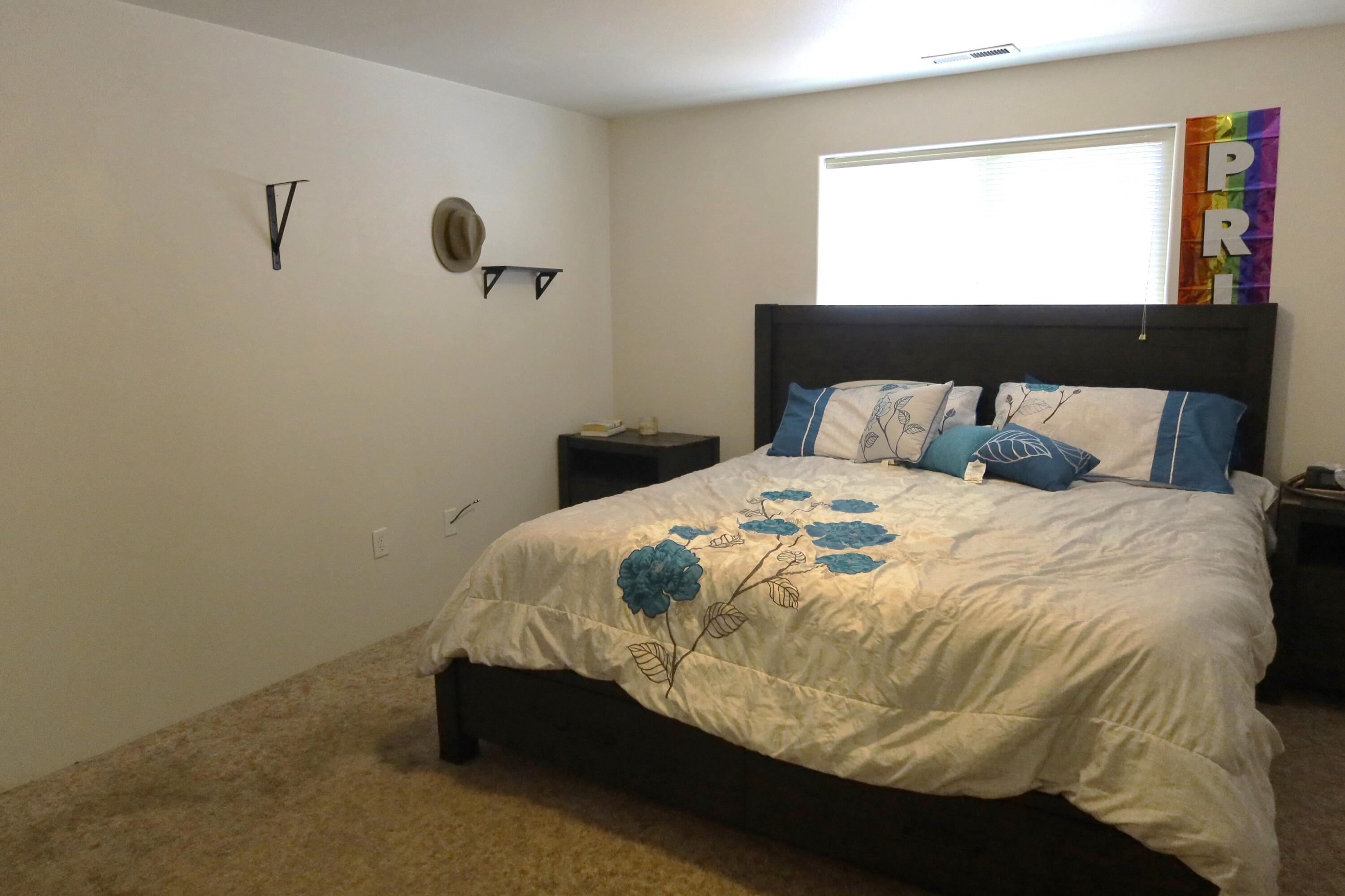 348 Sandi Way Eagle Point, OR 97524 - Photo 5 of 19 Primary Bed On-Suite
