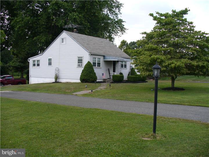 23 Longview Road Royersford, PA 19468 - Photo 3 of 10