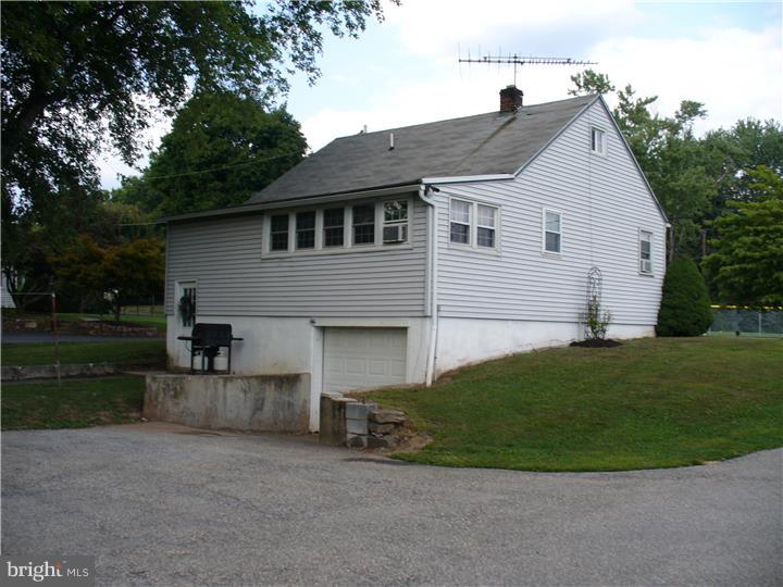 23 Longview Road Royersford, PA 19468 - Photo 4 of 10