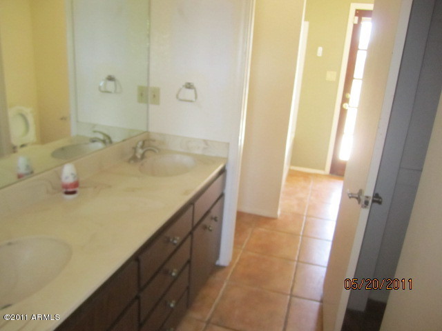 3045 East Charter Oak Road Phoenix, AZ 85032 - Photo 12 of 15 MASTER BATH