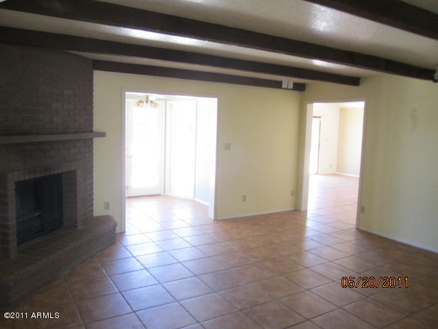 LIVING ROOM WITH FIRE PLACE