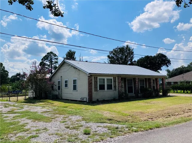 $79,900 | 120 East Barbin Street, Marksville, LA 71351