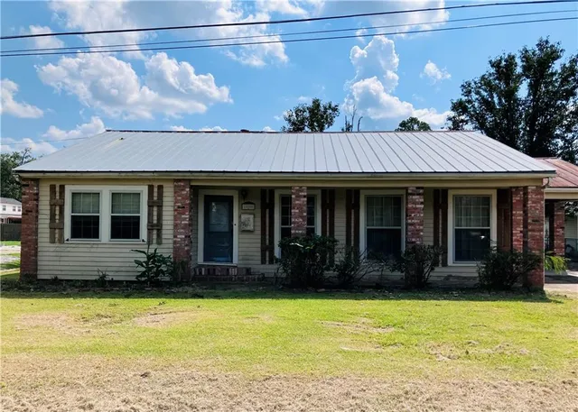 $79,900 | 120 East Barbin Street, Marksville, LA 71351