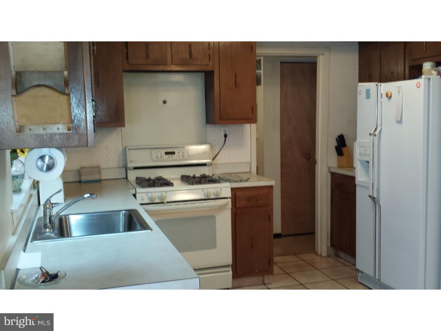 1609 Royal Place Clementon, NJ 08021 - Photo 2 of 25 Gallery Image 2