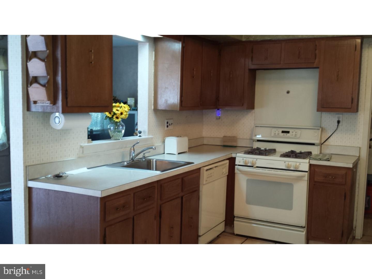 1609 Royal Place Clementon, NJ 08021 - Photo 3 of 25 Gallery Image 3