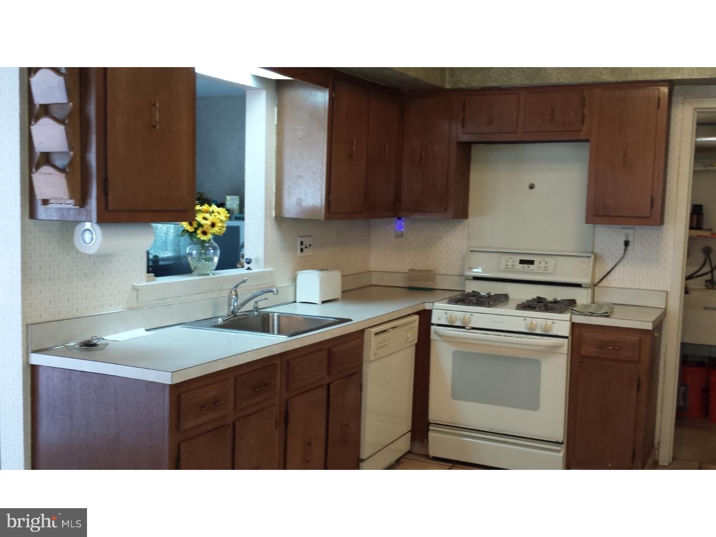 1609 Royal Place Clementon, NJ 08021 - Photo 4 of 25 Gallery Image 4